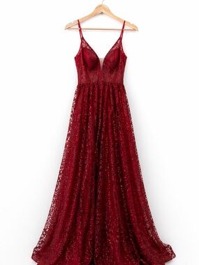✨ STUNNING RED PROM DRESS ✨